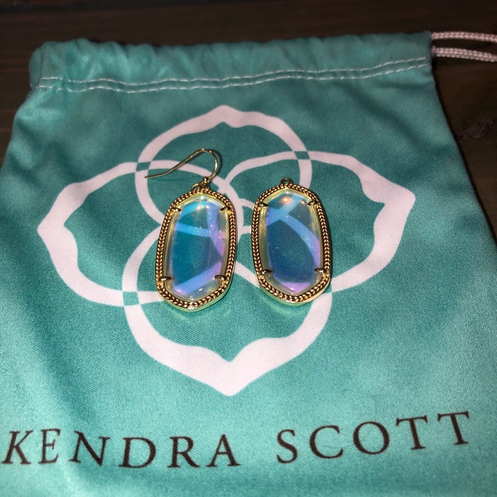 Elle earrings in dichroic glass (iridescent)